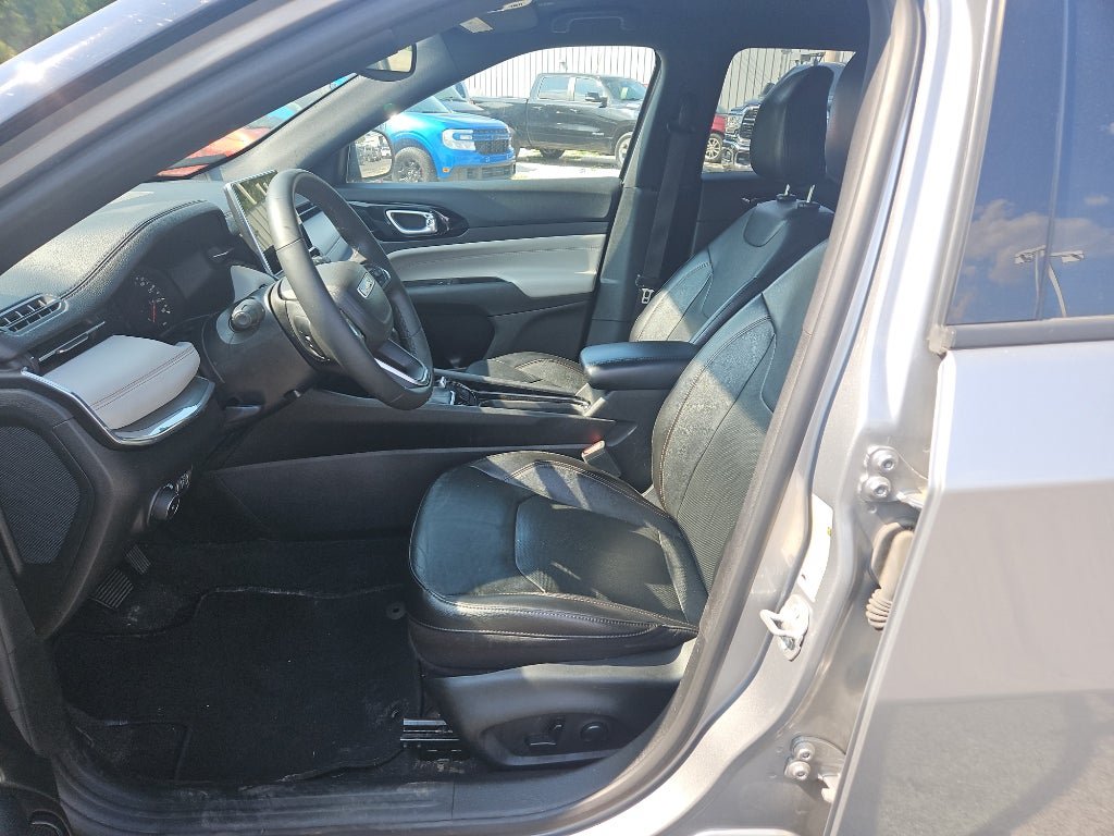 Used 2023 Jeep Compass Limited AWD/4WD image 5