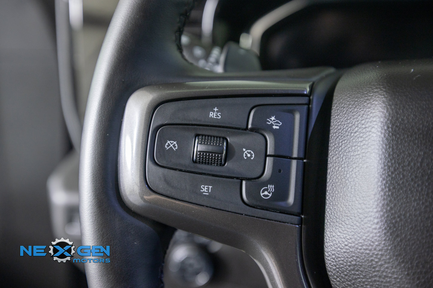Used 2025 Chevrolet Silverado 1500 ZR2 w/ Technology Package AWD/4WD image 15