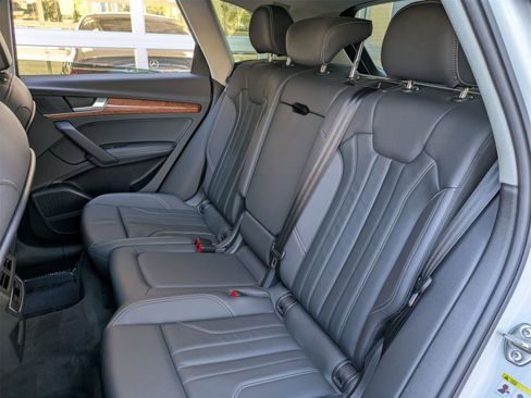 Used 2023 Audi Q5 e Premium Plus w/ Premium Plus Package image 29