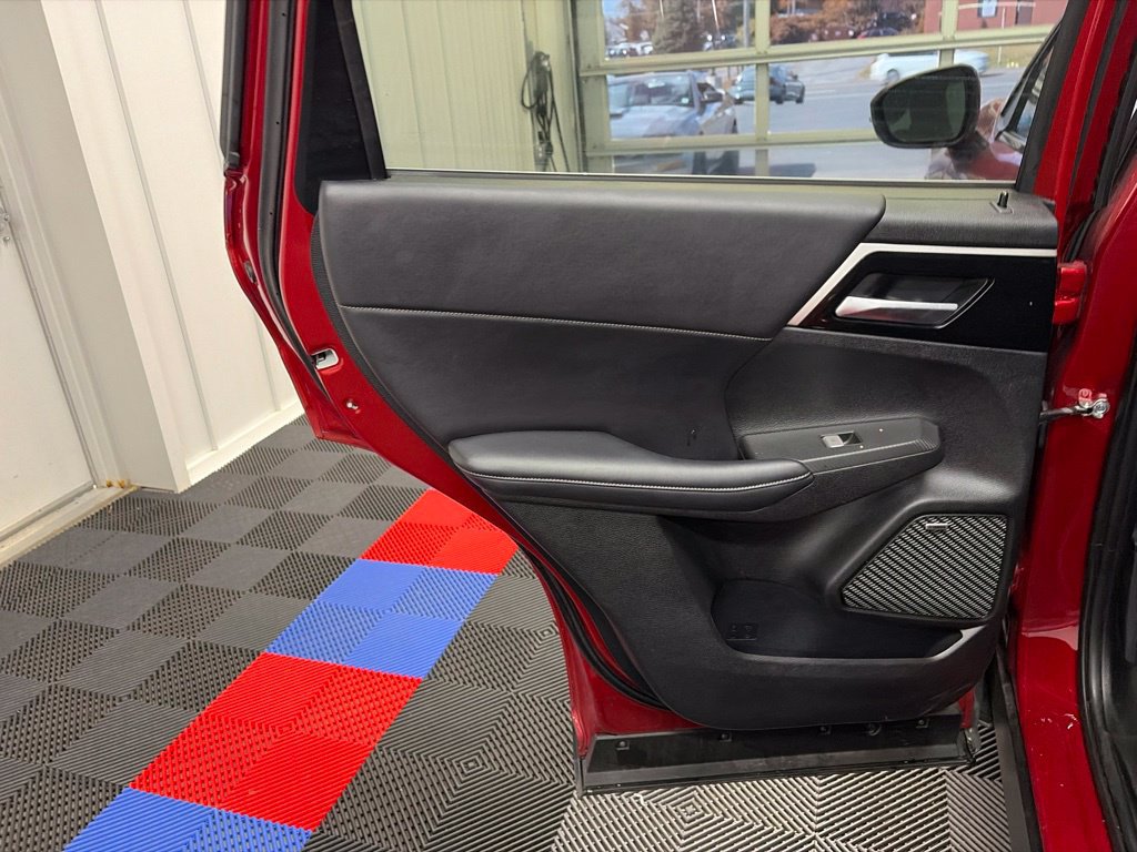 Used 2025 Mitsubishi Outlander SE AWD/4WD image 15