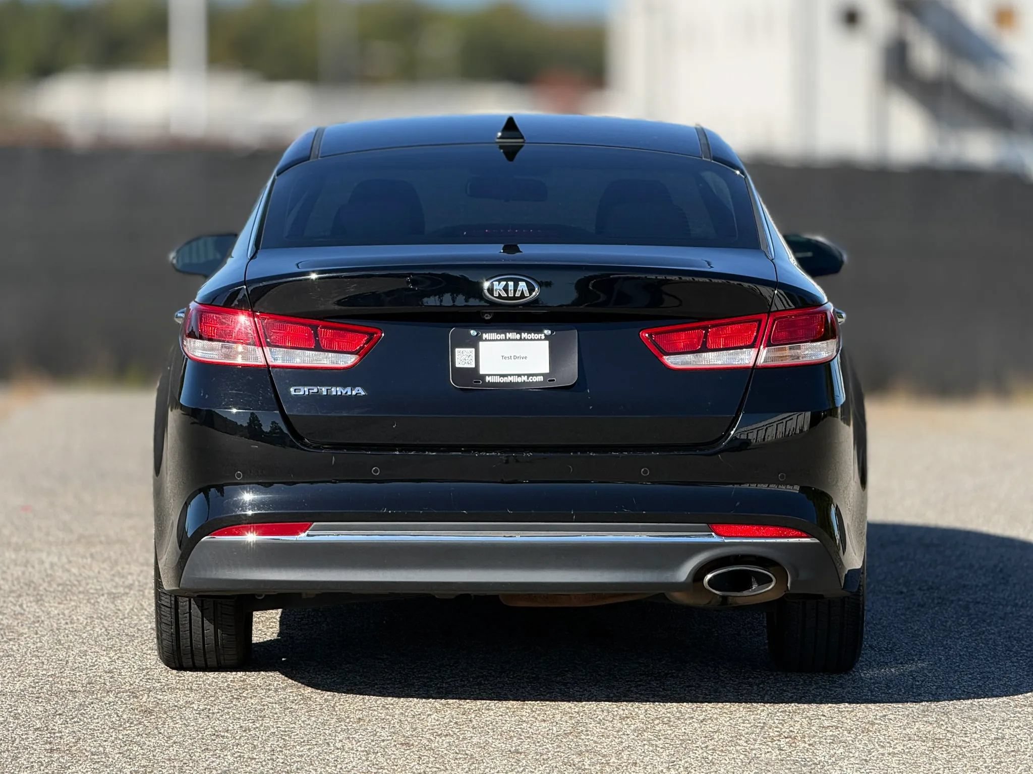 Used 2018 Kia Optima LX w/ 17" Alloy Wheels Package FWD image 4
