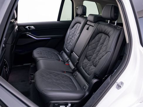 Used 2025 BMW X7 xDrive40i w/ Premium Package AWD/4WD image 17