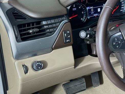 Used 2020 Chevrolet Suburban LT image 16