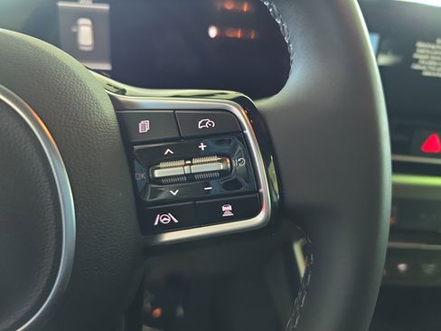 Used 2026 Kia Carnival LXS image 22