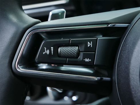 Used 2025 Porsche Macan image 20