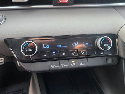 Certified 2025 Hyundai Elantra Sport image 24