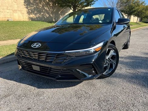 Used 2025 Hyundai Elantra Limited FWD image 1