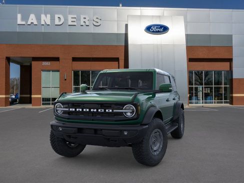 New 2025 Ford Bronco Outer Banks w/ Sasquatch Package image 2