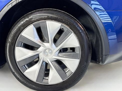 Used 2022 Tesla Model Y Long Range image 28