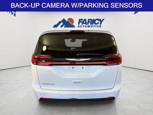 Used 2025 Chrysler Pacifica Select FWD image 7
