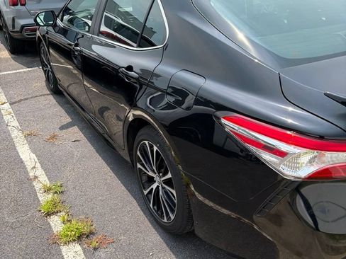 Used 2020 Toyota Camry SE FWD image 6