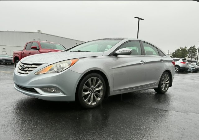Used 2012 Hyundai Sonata Limited w/ Navigation Pkg FWD image 1