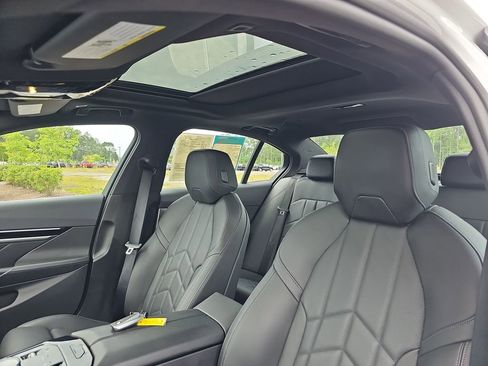 Used 2025 BMW 530i RWD image 34