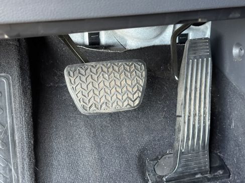 Used 2024 Toyota Sienna XLE FWD image 22