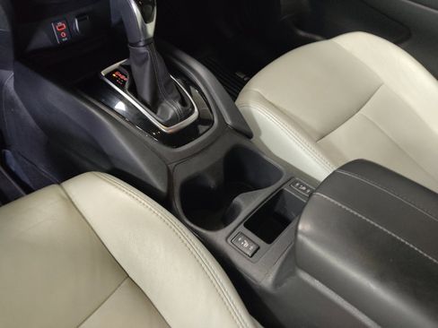 Used 2017 Nissan Rogue SV w/ SV Premium Package FWD image 26