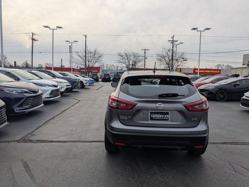 Used 2022 Nissan Rogue Sport S image 9