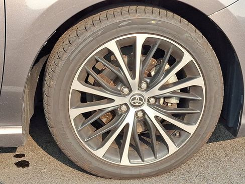Used 2020 Toyota Camry SE w/ Cold Weather Package AWD/4WD image 6