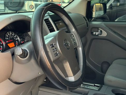 Used 2014 Nissan Frontier SV w/ SV Value Truck Package RWD image 10