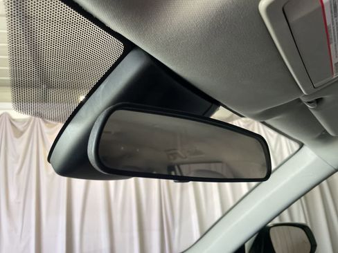 Used 2023 Toyota Highlander LE FWD image 27