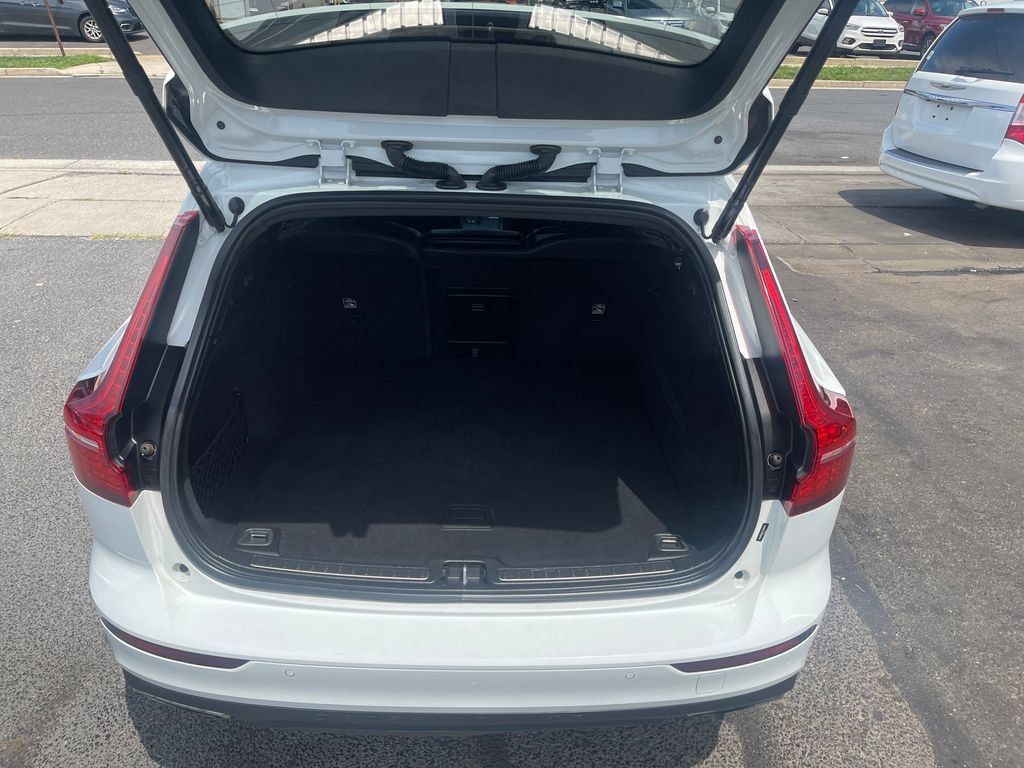 Used 2020 Volvo V60 T5 Cross Country w/ Protection Package AWD/4WD image 18