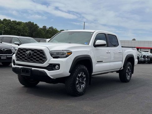 Used 2023 Toyota Tacoma TRD Off-Road w/ Technology Package AWD/4WD image 24