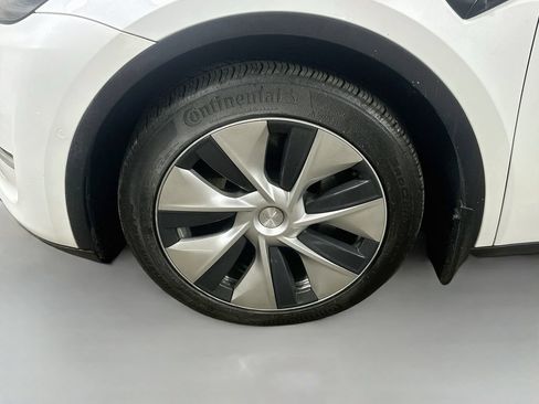 Used 2022 Tesla Model Y Long Range AWD/4WD image 8