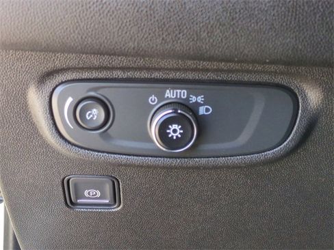 Certified 2022 GMC Terrain SLE w/ Driver Convenience Package image 18