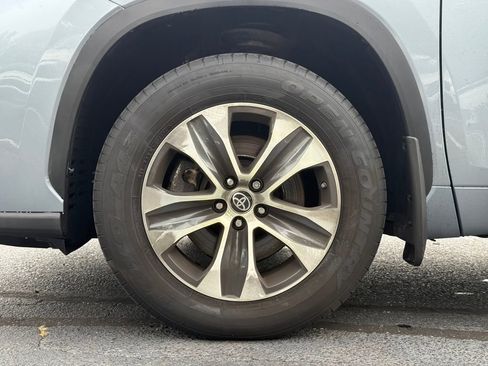 Used 2022 Toyota Highlander XLE image 10