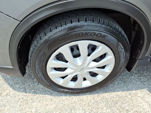 Used 2018 Nissan Rogue S FWD image 14