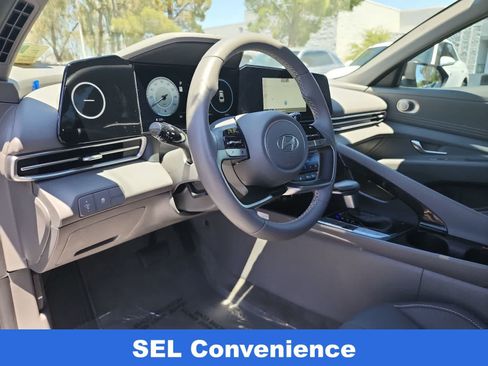 Certified 2025 Hyundai Elantra SEL FWD image 10