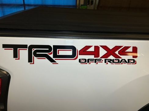 Used 2023 Toyota Tacoma TRD Off-Road w/ TRD Premium Off Road Package AWD/4WD image 18
