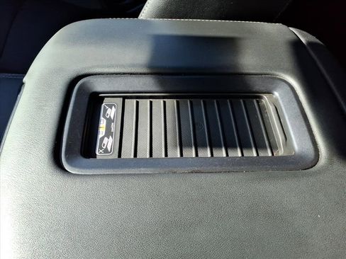 Used 2018 Chevrolet Suburban Premier image 21