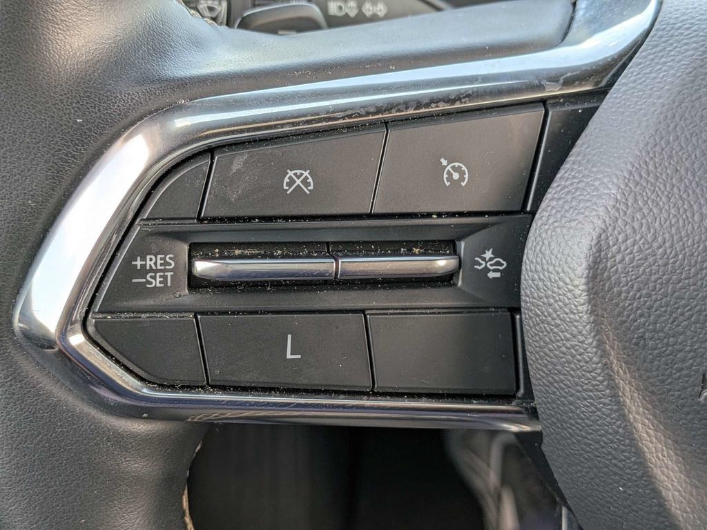 Used 2025 Chevrolet Traverse LT FWD image 21