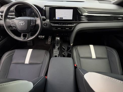 Used 2025 Toyota Camry SE w/ Convenience Package image 11