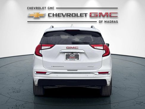 Used 2023 GMC Terrain Denali w/ Denali Premium Package AWD/4WD image 4