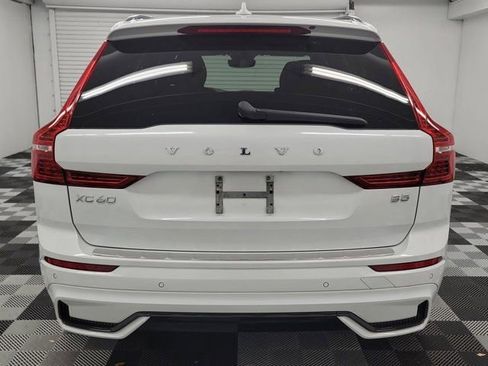 Used 2022 Volvo XC60 B5 R-Design w/ Advanced Package FWD image 5