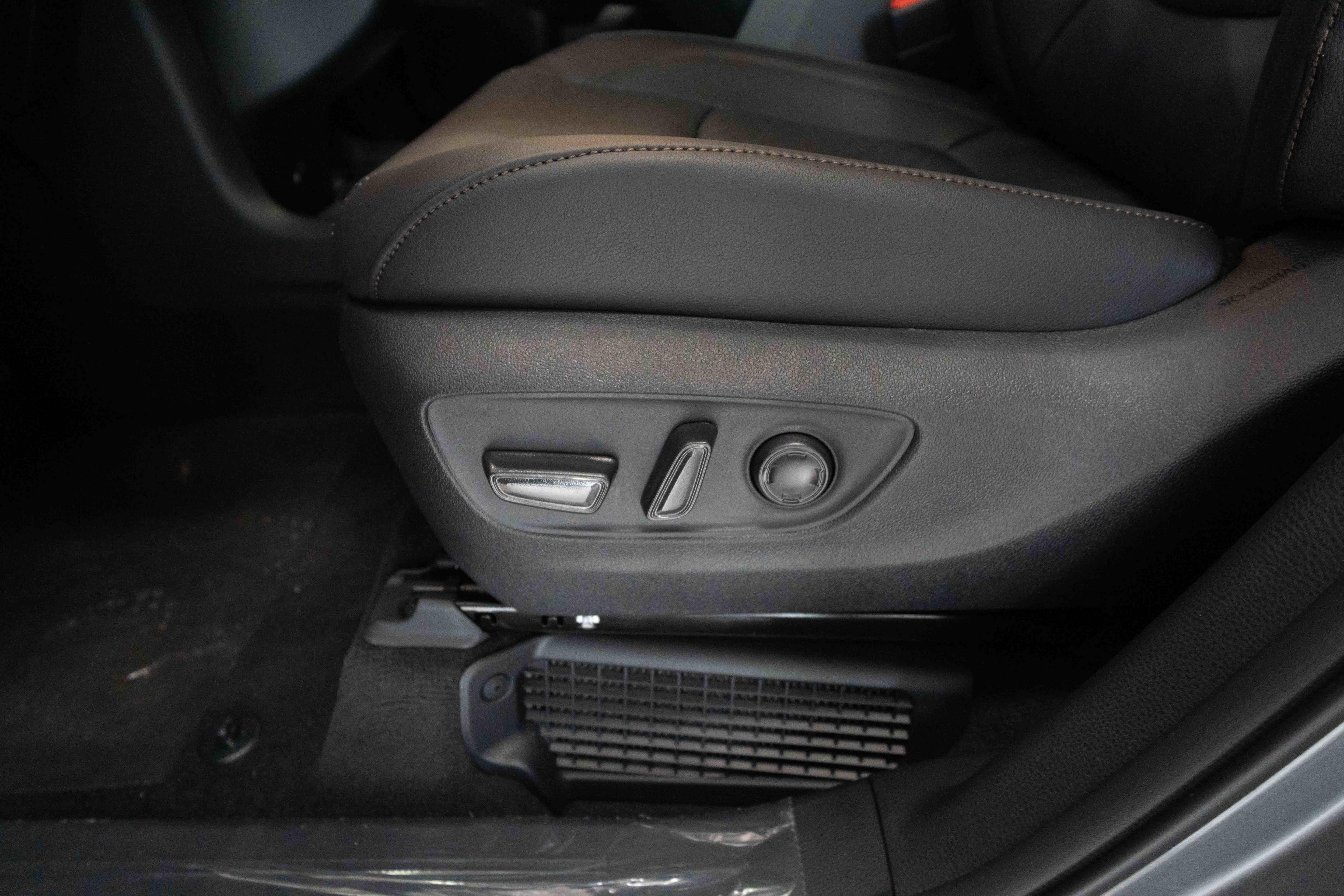 New 2026 Toyota Sienna Platinum AWD/4WD image 12
