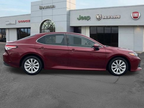 Used 2018 Toyota Camry LE FWD image 8