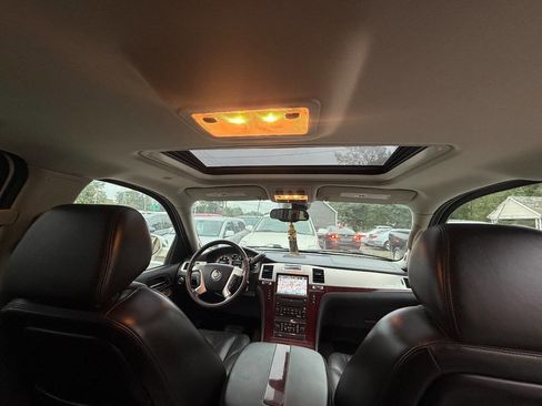 Used 2009 Cadillac Escalade AWD image 14