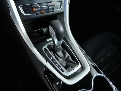 Used 2016 Ford Fusion SE FWD image 20