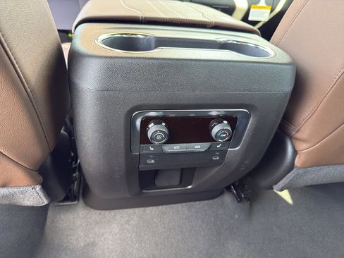 New 2026 Chevrolet Suburban High Country image 28