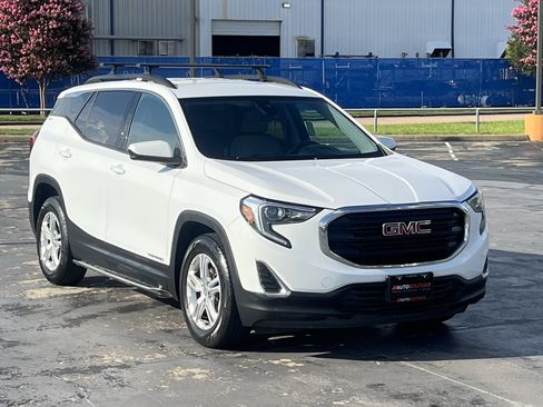 Used 2020 GMC Terrain SLE w/ Driver Convenience Package FWD image 3