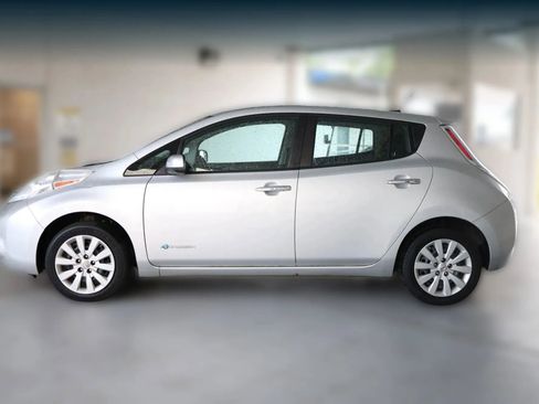 Used 2014 Nissan Leaf S image 8