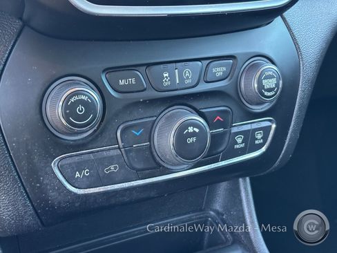 Used 2021 Jeep Cherokee Latitude image 24