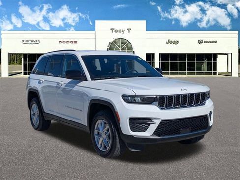 New 2025 Jeep Grand Cherokee Laredo image 1