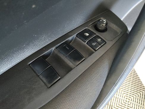 Used 2022 Toyota Corolla LE FWD image 27