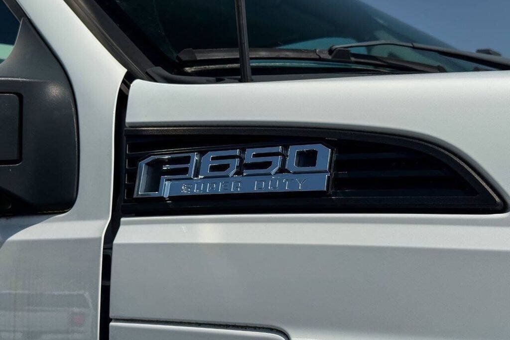 Used 2022 Ford F650 2WD Regular Cab Super Duty image 10