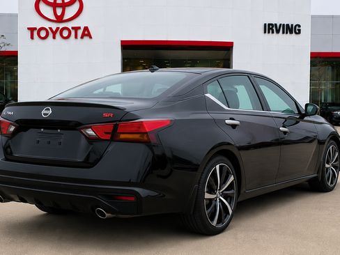 Used 2023 Nissan Altima 2.5 SR AWD/4WD image 2