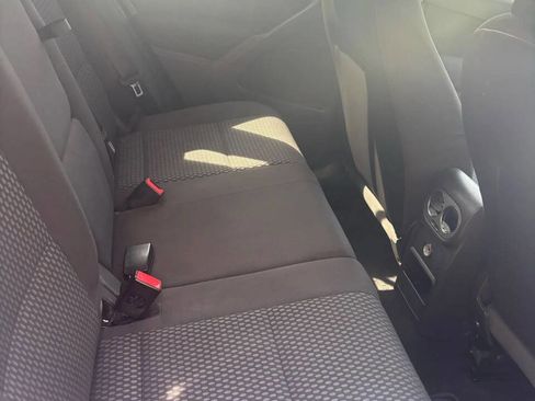 Used 2011 Volkswagen Tiguan S image 3