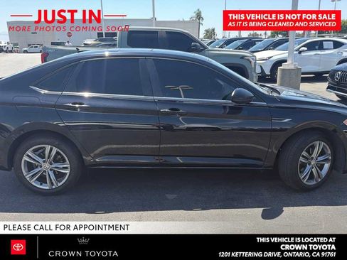 Used 2019 Volkswagen Jetta R-Line FWD image 3